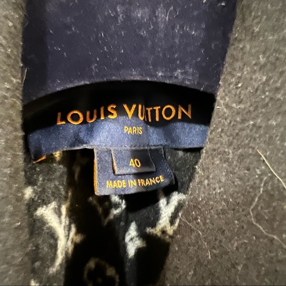 Black cashmere Luis Vuitton woman’s coat size 40 - Picture 2 of 4